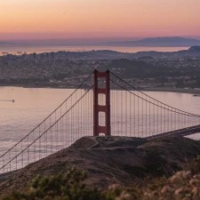 golden-gate-bridge-with-buildings-distance